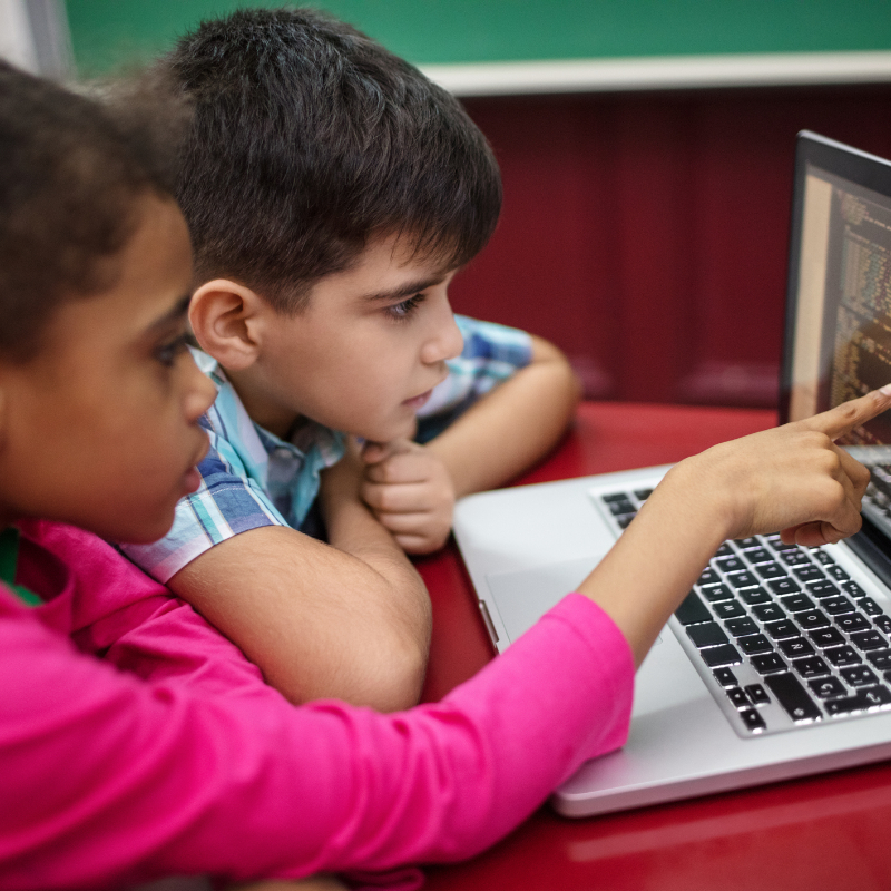 This publication focuses on emergency education responses related to the digitization of the educational system in Argentina during COVID-19. The main objective is to help understand recent trends in education and identify their potential, as well as to identify areas for improvement to consolidate a package of digital policies that contribute to i) promote hybrid education models in the short term; ii) transform school time into a more enjoyable and enriching experience that encourages in-depth learning for each student, in the medium term.