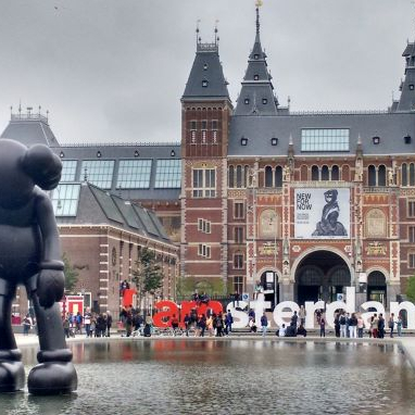 Berent Daan, the Director of Research, Information and Statistics for the City of Amsterdam walks through Amsterdam's approach for their open data platform including key platform users, challenges the city encountered and technical aspects of the platform.