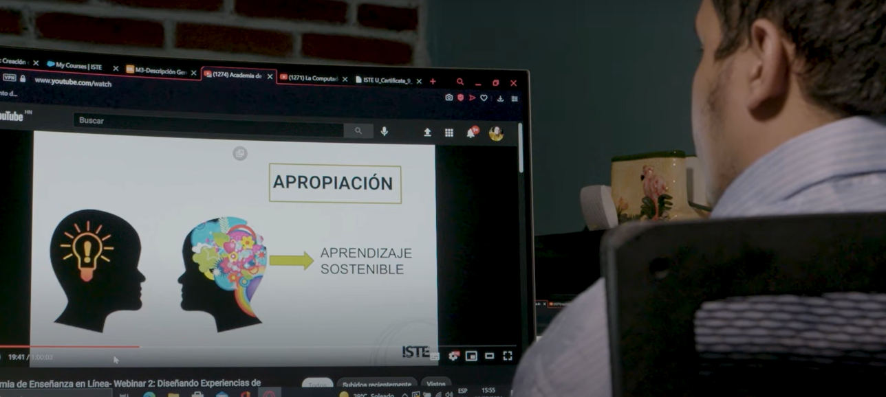 In Honduras, nearly 25,000 schools have been closed since 2020. This has represented a challenge for a country where only 16.6% of the population has internet access at home. Only 12.8% of the population access this service from a computer, while 87.2% do so from a cell phone. Also, about 70% of Honduran teachers expressed the need to strengthen their digital knowledge and skills to teach in online learning environments. 
To tackle these challenges, ISTE (the International Society for Technology in Education) partnered with IDB to distribute a free online professional development program to a group of educators from the Ministry of Education in Honduras. These educators are part of the National Program for Digital Educational Transformation (PNTED) in four provinces of the country (Cortés, Francisco Morazán, Intibucá and Lempira) and decided to take the program voluntarily.