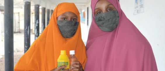 With schools closed, SOMGEP-T worked with existing community and student groups to mitigate the impact of the Covid-19 crisis in Somalia. SOMGEP-T used a four-pronged approach: (1) ensuring the continuity of education; (2) strengthening child protection mechanisms; (3) addressing mental health issues emerging as a result of the crisis; and (4) disseminating COVID-19 messaging and providing response supplies to affected communities. The programme also supports accelerated learning classes for 3,712 girls. SOMGEP-T uses evidence from longitudinal research to inform an integrated approach to identifying and addressing barriers to adolescent girls’ education.