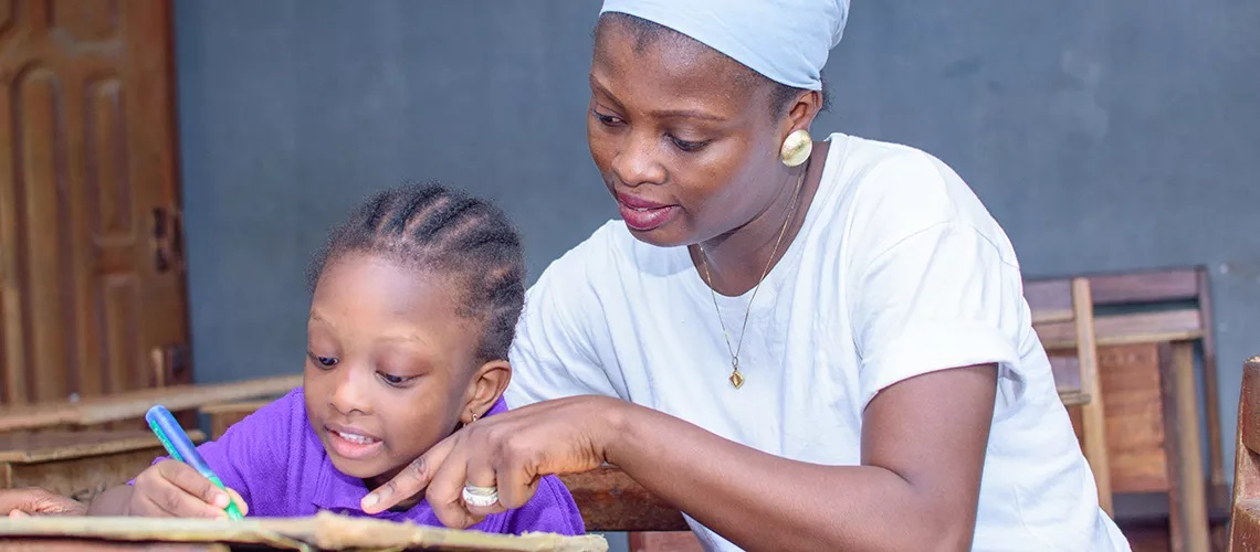 In northern Nigeria, only half of primary school-age children attend school and only one in five people can read a whole sentence. Adverse social norms contribute to worse educational outcomes for girls and female adolescents. The median age at first marriage is 16 for females, compared to 25 for males.
The COVID-19 pandemic has further weakened school systems and worsened learning poverty in developing countries. Because traditional school investments often take a long time to bear fruit, complementary home-learning approaches that can produce impacts in a shorter timeframe are needed. This is particularly true where school systems are overstretched and where adverse social norms prevent children from attending primary school. 
A new World Bank paper tested the effectiveness of a demand-promotion and home-learning intervention targeting 6- to 9-year-old boys and girls and their parents in Jigawa and Kano states in northern Nigeria. The study took place in communities where schools had recently received substantial grants and could absorb new students.