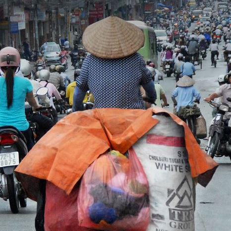 Rapid economic progress in Viet Nam has been accompanied by a huge increase in consumption and, as a result, waste – particularly plastic waste. It is estimated that Viet Nam’s post-consumer plastic waste will rise by 36% from 2018 levels by the year 2030. Despite major commitments from the government, business and civil society, plastic waste leakage into the country’s water bodies is expected to increase by 106% between 2018 and 2030, to 373,000 tonnes per year. The intersectional gender context assessment report on the plastic value chain in Viet Nam is an initiative under the framework of the NPAP Viet Nam. Its aim is to highlight the gender and inclusion gaps and inequalities that exist throughout the plastic value chain, which can inform the development of gender-responsive and inclusive policy options for addressing plastic waste pollution in Viet Nam.
