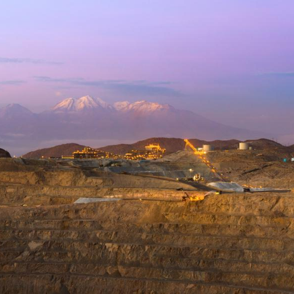 Challenges to investment&nbsp;In 2015, Peru initially set a target to reduce its GHG emissions by 30% by 2030 versus the business-as-usual (BAU) scenario, capping annual emissions at 300 million tons of carbon dioxide equivalent (tCO2eq). Five years later, Peru increased its GHG emission reduction target to 40%, conditional to international support and cooperation. These targets were set in the context of Nationally Determined Contributions (NDCs) under the Paris Agreement. As part of these commitments, Peru identified carbon capture and storage (CCS) as a necessary building block to achieve its carbon neutrality target. However, without a legal and regulatory framework for CCS, Peru struggled to attract investment in CCS, which in turn stifled overall investment in clean energy infrastructure and development of a carbon emissions trading market.&nbsp;&nbsp;&nbsp;Approach&nbsp;On 21 November 2019, the Peruvian Ministry of Environment (MINAM), through the General Directorate of Climate Change and Desertification (DGCCD), presented the digital platform “Peru Carbon Footprint” (Huella de Carbono Perú; HC-Peru). The platform aimed to promote and recognize the efforts of public and private organizations in managing their GHG emissions and contributing to the 2030 NDC goal. The Regulation of the Climate Change Mitigation Law No 30754 established a national platform to measure, report, and verify emissions and mitigation measures. Organizations could register voluntarily for the platform, which featured four levels of recognition for an organization’s GHG management. Organizations earned one star by simply measuring their emissions (Level 1), two stars if an accredited third party verified their measuring results (Level 2), three stars if they reported emission reductions (Level 3), and four stars if they offset or neutralized their emissions (Level 4). Each level of recognition could be awarded annually. The benefits included the issuance of seals and diplomas, the publication of the organization’s name on the HC-Peru website, and an annual public event to present each organization’s achieved level.&nbsp;&nbsp;&nbsp;Key Enabling Conditions&nbsp;The work of the HC-Peru platform was supported by several concurrent programmes and initiatives. The UNDP promoted the creation and strengthening of National Voluntary Carbon Footprint Programmes (NVCFPs), such as in Peru, with the support of the National Determined Contributions Support Programme (NDCSP) and the Climate Promise Initiative, by helping to formulate and implement their climate targets as well as enhancing their NDCs. Awareness campaigns, awards, and symbolic figures such as the Nono Bear spurred private sector engagement by recognizing the organization's efforts with stars and strengthening its public reputation as a contributor to emissions reductions and the national GHG reduction target. Finally, the Peruvian government focused on establishing synergies between HC-Peru and other programmes and initiatives, an effort which continues today.&nbsp;&nbsp;Impact / Outcomes&nbsp;From 2019 to 2023, a total of 1,445 organizations nationwide registered on the HC-Peru platform. Out of these, 951 organizations measured their GHG emissions (Level 1), collectively measuring over 225 million tCO2eq. The verified total GHG emissions of 370 organizations (Level 2) amounted to around 91 million tCO2eq. Participants at Level 3, totaling 94, annually reduced their GHG emissions by around 3 million tCO2eq. Finally, 30 organizations at the highest level managed to neutralize GHG emissions equivalent to 10,000 tCO2eq over the same period.Additional SourcesUNDP (2022). Guidance for Implementing National Voluntary Carbon Footprint Programs in Latin America, https://climatepromise.undp.org/sites/default/files/research_report_document/PNUD_Carbon_ENG_v02.pdfhttps://climatepromise.undp.org/what-we-do/where-we-work/peru#:~:text=Peru%20established%20more%20ambition%20in,exceeding%20179%20MtCO2e%20by%202030https://climatepromise.undp.org/tags/ndc-support-programme#:~:text=The%20NDC%20Support%20Programme%20works,Governments%20of%20Germany%20and%20Spainhttps://www.cooperacionsuiza.pe/peru-carbon-footprint-and-blue-certificate-water-footprint-platforms-strengthen-national-measures-to-address-climate-change/ https://www.enerdata.net/publications/daily-energy-news/perus-updated-ndc-targets-30-ghg-emissions-cut-2030.html https://www.globalissues.org/news/2020/09/21/26848 https://huellacarbonoperu.minam.gob.pe/huellaperu/#/inicio https://huellacarbonoperu.minam.gob.pe/huellaperu/#/estadisticas/ https://huellacarbonoperu.minam.gob.pe/huellaperu/#/huellaperu https://huellacarbonoperu.minam.gob.pe/huellaperu/#/listadoInscritos/99 https://iclg.com/practice-areas/renewable-energy-laws-and-regulations/peru https://iki-cac.org/en/IKI-in-the-region/undp-climate-promise https://www.ipsnews.net/2020/09/nono-carbon-footprint-bear-part-perus-ambitious-work-climate-action/ 