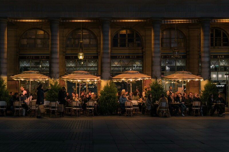 This study was conducted at the request of the RATP and the City of Paris (Time Office and Department of Roads and Mobility).This exploratory study reviews the profound transformations in society that have made nighttime a time like any other and highlights the specific challenges facing Paris: its history and image, its population, and its urban organization. It then provides a detailed analysis of the characteristics and parameters of Parisian nightlife: the activity-generating hubs, the nature of these activities, and finally the observed mobility patterns.