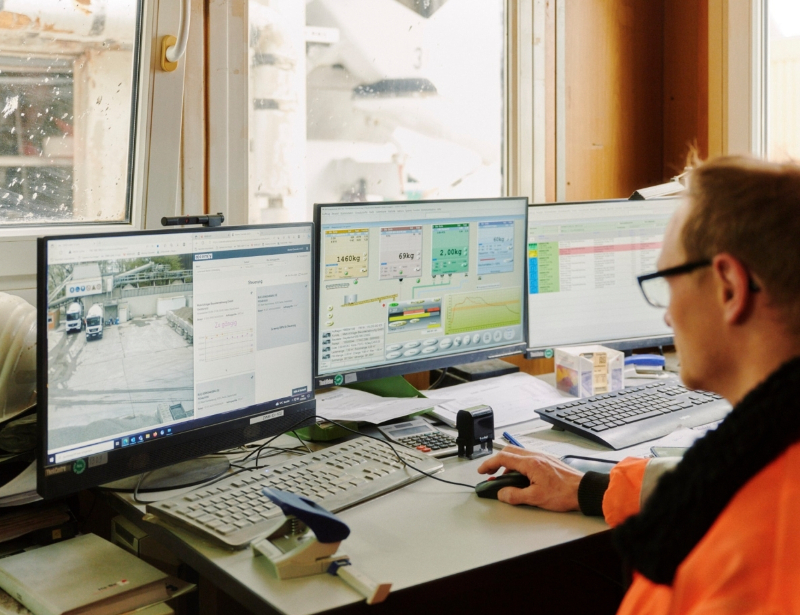 Predictive quality control as an enabler for new clinker-efficient cements