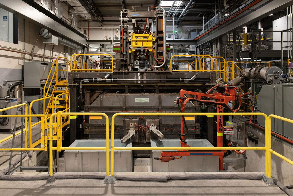High-purity molten iron from low-grade iron ore using only electricity
