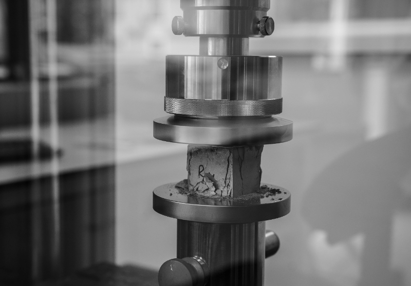 Novel carrier materials for mineralising CO2 in cement and concrete