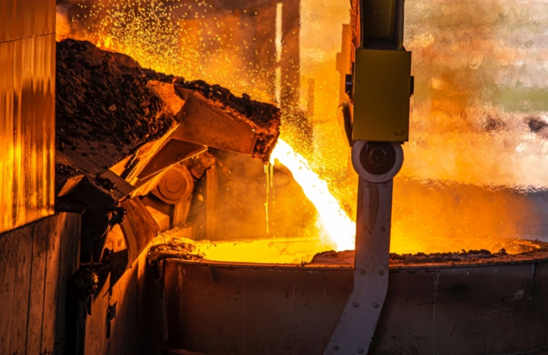 Co-injection of hydrogen and biomass in blast furnaces for near-term ironmaking decarbonisation